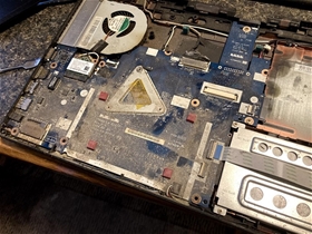 Bao lâu nên vệ sinh laptop một lần?