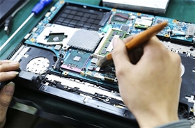 Vệ sinh laptop định kỳ giúp máy hoạt động bền bỉ hơn