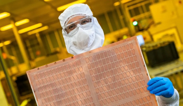 Intel khoe bước đột phá trong công nghệ sản xuất chất nền