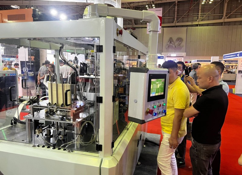 Khách hàng tham quan triển lãm VietnamPrintPack 2023