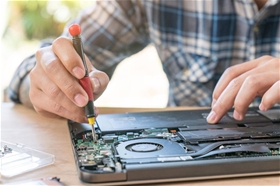Có nên tự sửa laptop tại nhà? Những rủi ro bạn có thể gặp phải