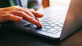 Thói quen sạc đầy có thể rút ngắn tuổi thọ pin laptop